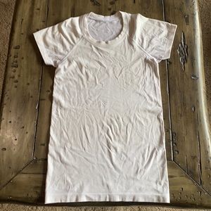 Lululemon sz 4 swiftly white shirt no stains/snags